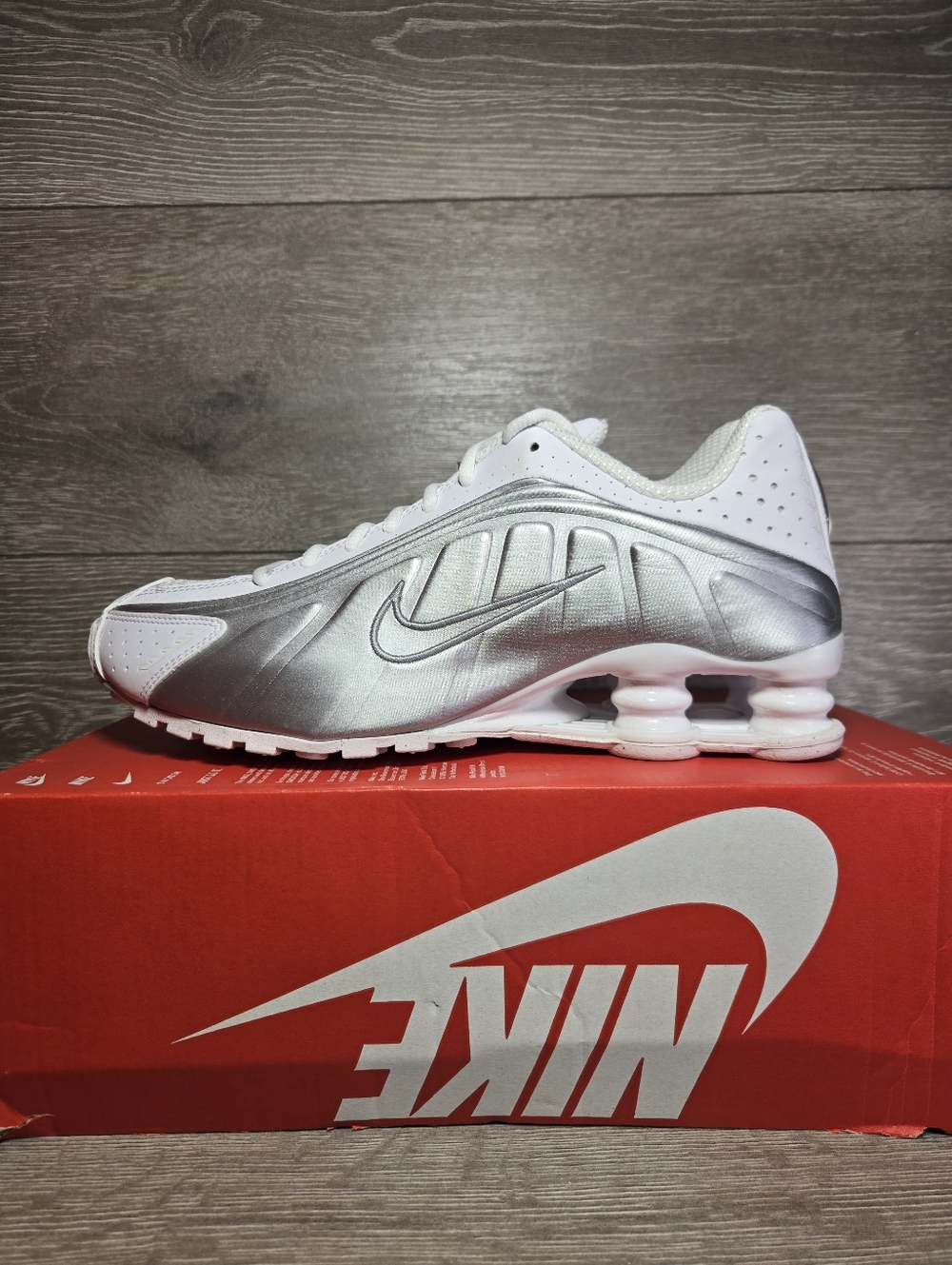 Women's Size 9 - Nike Shox R4 'Metallic Silver' White AR3565-101 Brand New